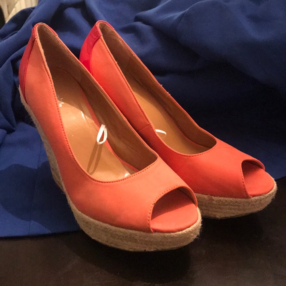 Dots coral and red wedge heels